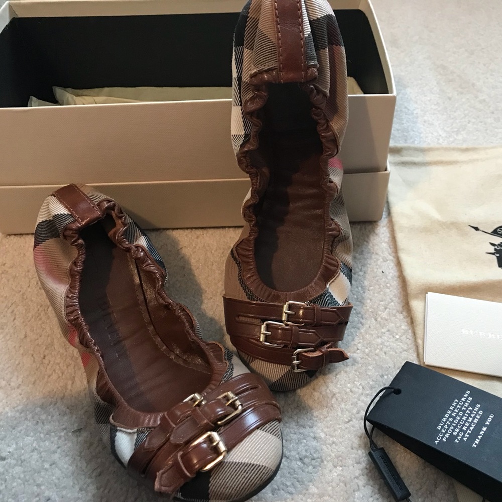 🌸 Burberry Bridle Falcony Ballerina Flats